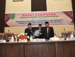 Bupati Tapsel Sampaikan Rancangan Perubahan KUA dan Perubahan PPAS 2022