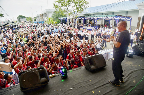 Gubernur Sumatera Utara Edy Rahmayadi lepas peserta Fun Run HUT Ke - 77 TNI AL di Mako Lantamal I, Jalan Serma Hanafiah Nomor 1 Belawan Minggu (11/9/2022). beritasore/alirsyah