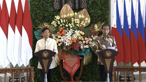 Presiden RI Joko Widodo (kanan) dan Presiden Filipina Ferdinand Romualdez Marcos Jr. memberikan keterangan pers di Istana Kepresidenan Bogor, Jawa Barat, Senin (5/9/2022). (ant)