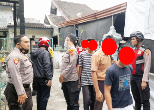Empat orang Pelajar yang di duga akan melakukan aksi Tawuran saat di amankan petugas Polsek Medan Baru, Sabtu (17/9/2022). Beritasore/ist