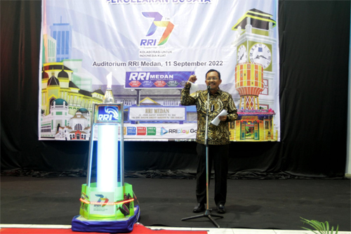 Plt Kepala Dinas Komunikasi dan Informatika Sumut Dr.Ilyas Sitorus, S.E.,M.Pd mewakili Gubernur Sumatera Utara Edy Rahmayadi acara Semarak Hari Bhakti Radio ke-77 di Kantor RRI Medan, Jalan Gatot Subroto Medan Minggu (11/9) malam.beritasore/alirsyah