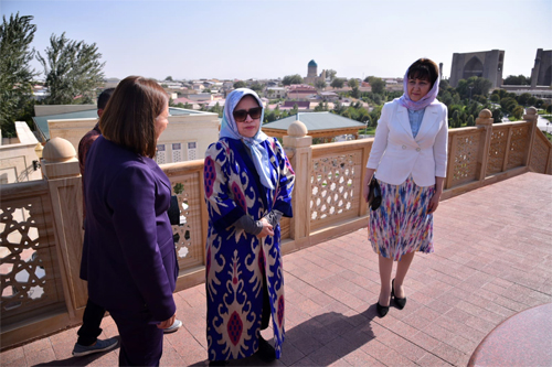 Ketua DPR RI Puan Maharani berziarah ke makam tokoh besar Islam, Imam Al-Bhukari di Kota Samarkand. Beritasore/ist