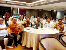 Teks foto, Dari kiri ke kanan, Ketua SMSI Sumut, Zulfikar Tanjung, Ketua PWI Cabang Sumut, Farianda Putra Sinik, Sekjen SPS Pusat/Anggota Dewan Pers, Aswono Wikan, Plt. Kadis Kominfo Sumut, Ilyas Sitorus, Pengurus SPS Sumut Agus Salim Ujung, Sekretaris SPS Sumut Ryanto Aghly, Ketua Panitia Workshop, Agus SAlim. Lubis.