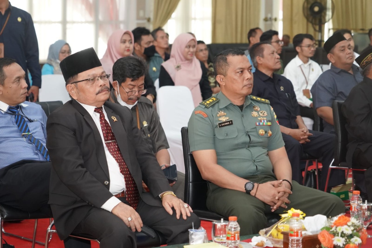 Komandan Korem (Danrem) 022/Pantai Timur Kolonel Inf Luqman Arief, S.I.P., diwakili Kepala Staf Perencanaan Korem 022/Pantai Timur Letkol Kav A.R. Dalimunthe, S.E., M.M. menghadiri Pelantikan Dan Pengambilan Sumpah Jabatan Ketua Pengadilan Agama Simalungun Kelas lB di Aula Tengku Rizal Nurdin (Pendopo Rumah Dinas Gubernur Sumatera Utara) Jalan Sudirman No.41 Medan, Rabu (31/08/2022). Beritasore/ist