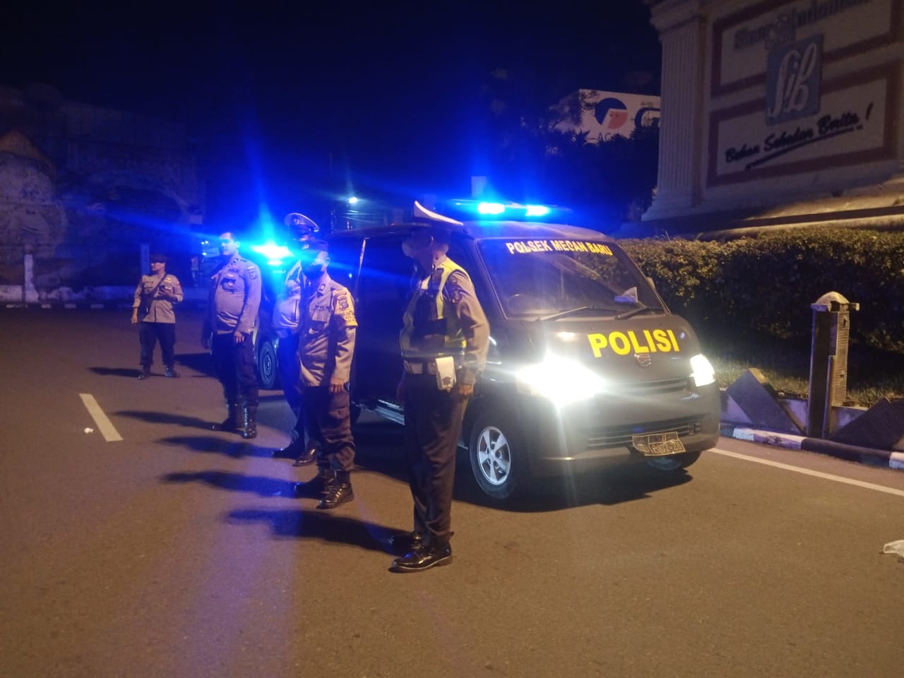 Personil Polsek Medan Baru saat akan mengelar Patroli Malam. beritasore/ist