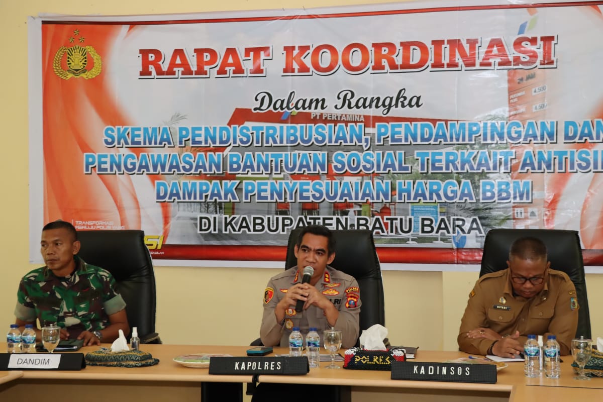 AKBP Jose D.C.Fernandes S.IK dan Pemkab.Batu Bara gelar rapat Koordinasi Skema BBM dihadiri Pemkab.Batu Bara di Aula Wira Pradana Polres Batu Bara Senin (05/9/2022).beritasore/alirsyah