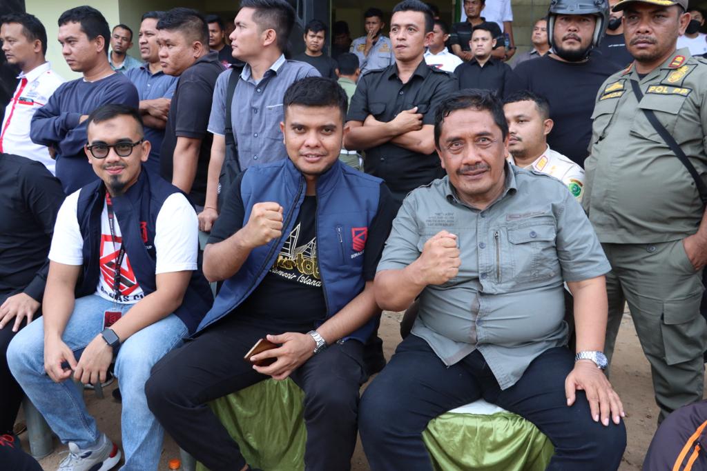 Ketua Dewan Penasehat Ikatan Keluarga Nasution Parulian Nasution saat ditemui wartawan di Stadion HM Nurdin Kota Padang Sidempuan, Selasa, (6/9). beritasore/Birong RT