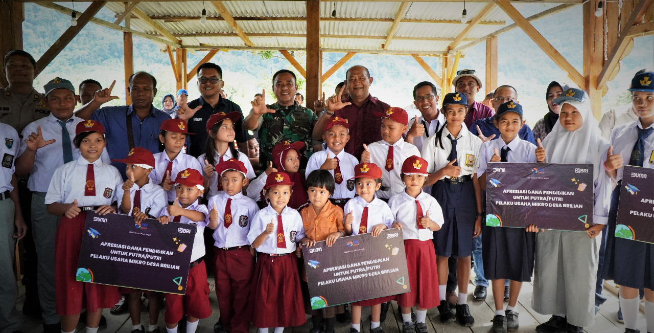 Plt Bupati Langkat H Syah Afandin SH hadiri program BRI Peduli TJSL di Lokasi Wisata Suarga Dusun Pamah Semelir Desa Telagah Kecamatan Sei Bingai, Langkat, Jum'at (2/9/2022). beritasore/ist