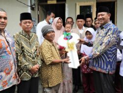 Plt Bupati Langkat Serahkan Kunci Bedah Rumah