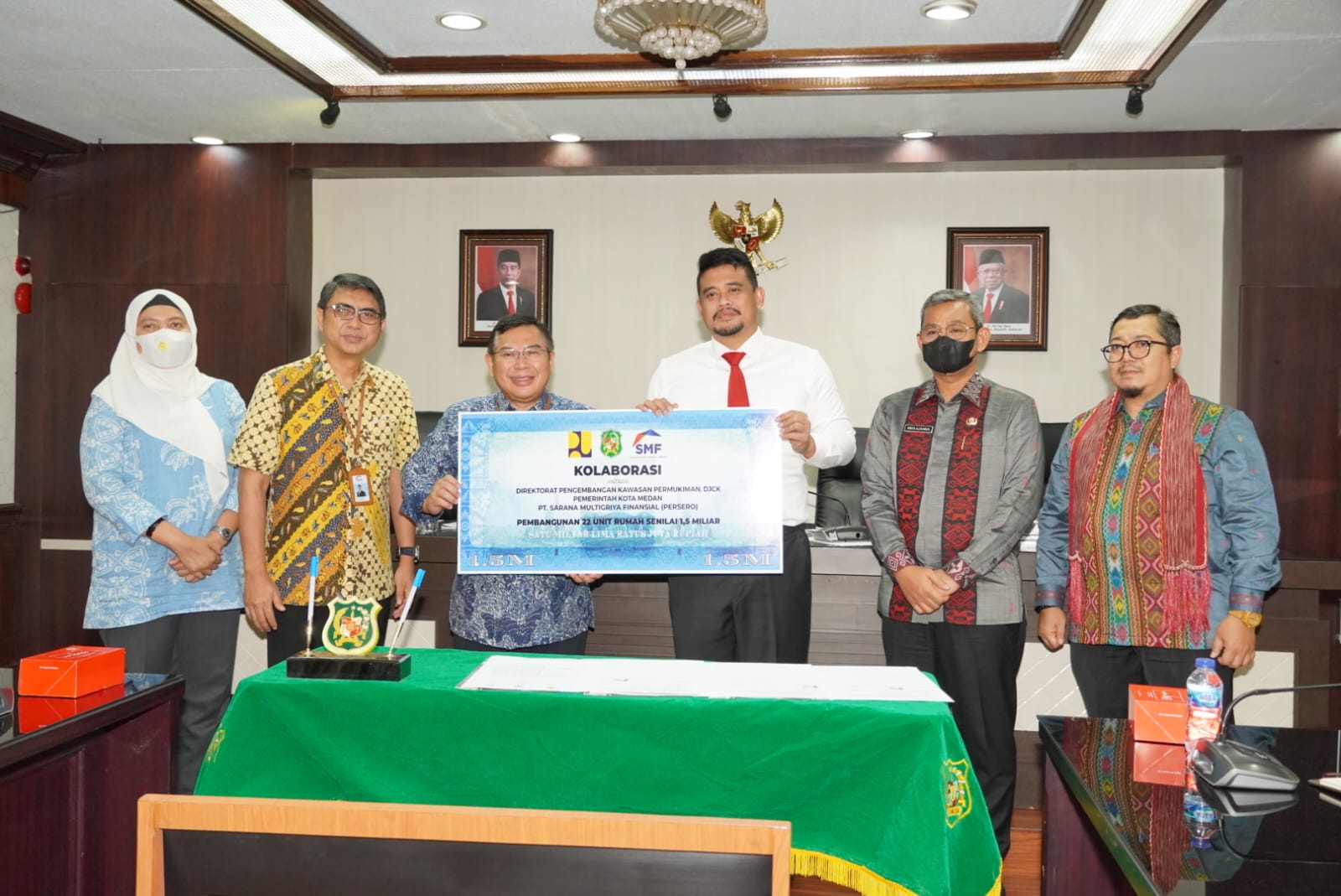 Wali Kota Medan Bobby Nasution menerima kedatangan Direktur Utama PT SMF Ananta Wiyogo dan perwakilan Balai Prasarana Permukiman Wilayah (BPPW) Sumatera Utara Kementerian PUPR di Balai Kota Medan, Jum’at (9/9). Beritasore/ist