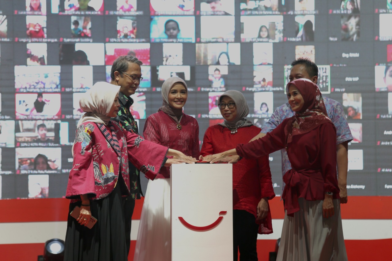 Menkes Budi Gunadi Sadikin dan praktisi lainnya meresmikan Bulan Kesehatan Gigi Nasional (BKGN) 2022 di Gelora Bung Karno, Senin (12/9).