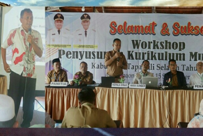 Dinas Pendidikan Tapanuli Selatan (Disdik) bidang Kebudayaan saat mengadakan Workshop Penyusunan kurikulum Muatan Lokal tingkat Sekolah Menengah Pertama (SMP) di Syaakirah View and Resto Aek Sabaaon Kecamatan Marancar. beritabore/Birong RT