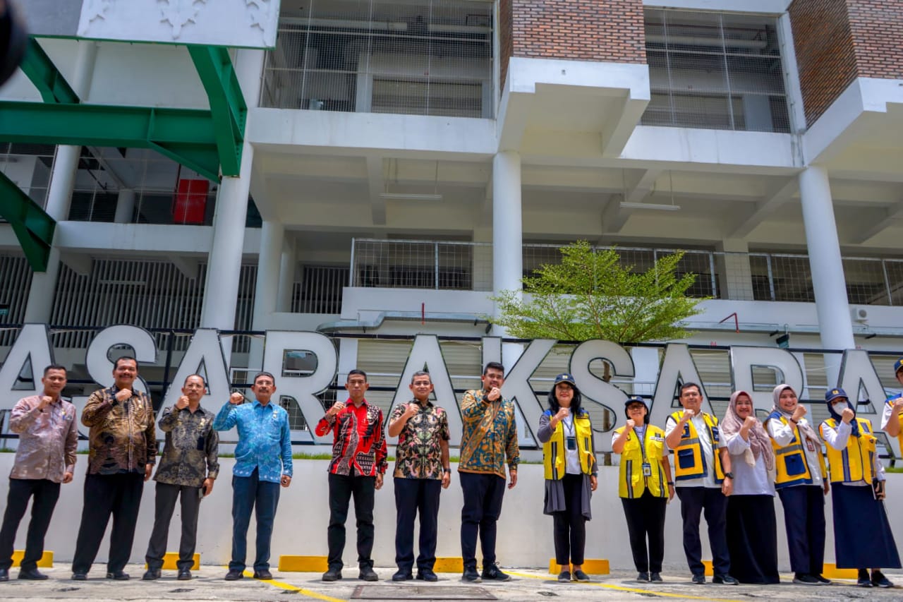 Wali Kota Medan Bobby Nasution meninjau Pasar Aksara yang baru di Jalan Mesjid, Medan Estate, Kabupaten Deli Serdang, Kamis (15/9) siang. Beritasore/ist