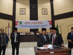 Bupati – DPRD Tandatangani Persetujuan Ranperda P-APBD Tapsel 2022