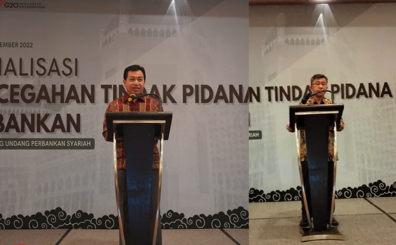 Kepala OJK Sumbagut Yusup Ansori (kiri) dan Pemeriksa Eksekutif Senior Departemen Pemeriksaan Khusus Perbankan OJK  Antonius Ginting (kanan) pada sosialisasi BPRS di Medan yang digelar secara offline dan online Kamis (15/9/2022). beritasore/ist