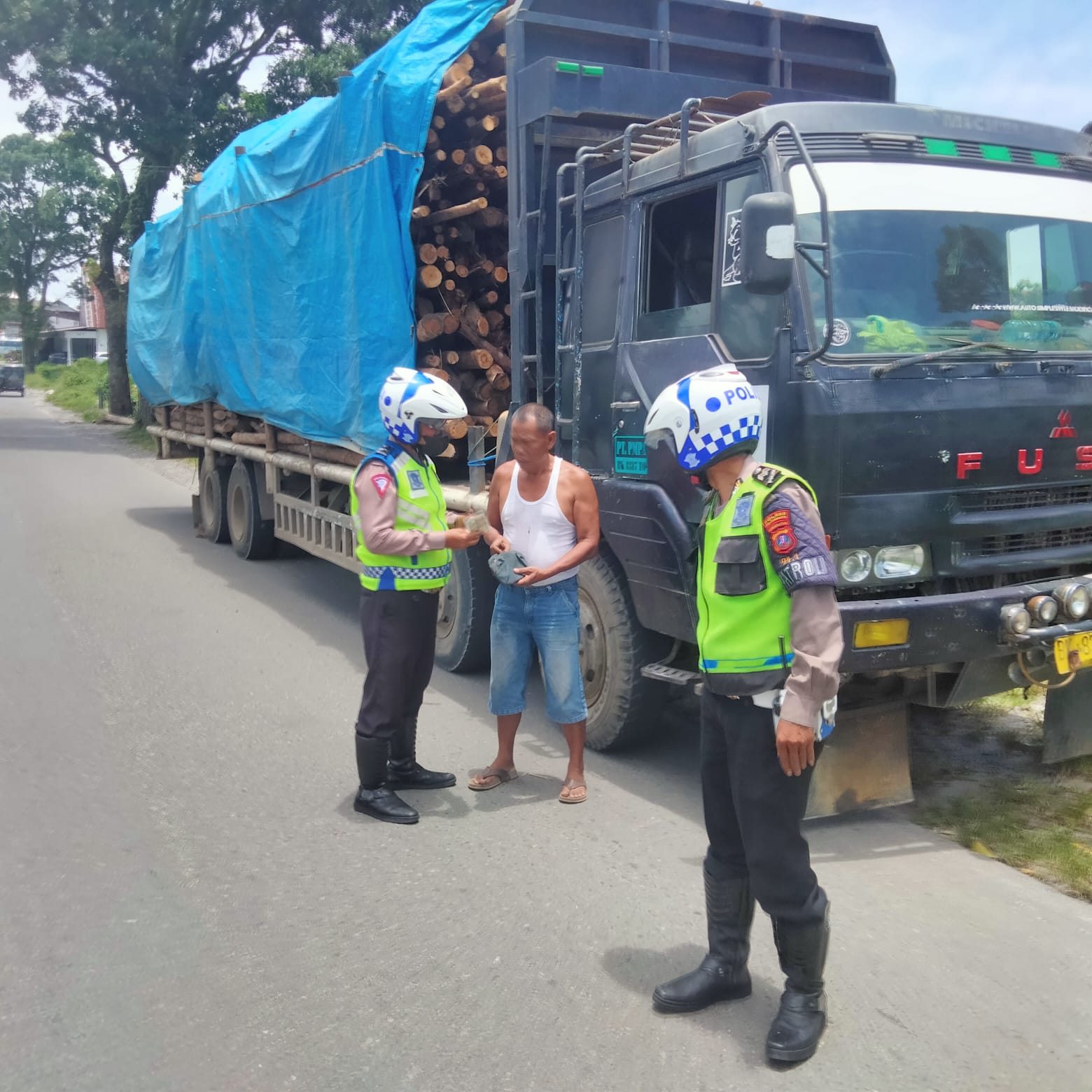 Satuan Lalu lintas (Sat Lantas) Polres Pematang Siantar melaksanakan penindakan Lalin Over Dimensi dan Over Loading (ODOL) di wilayah hukum Polres Pematang Siantar, Senin (19/9/2022) sekira pukul 13.00 Wib. beritasore/ist