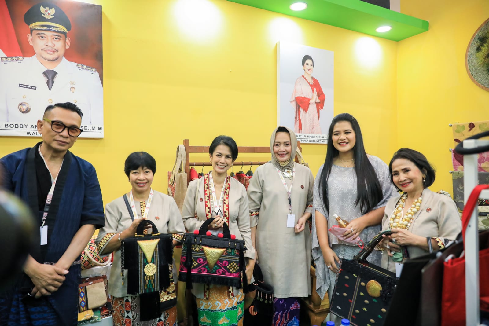 Dewan Kerajinan Nasional Daerah (Dekranasda) Kota Medan mengikuti Pameran Kriyanusa 2022 yang berlangsung dari tanggal 21 September sampai 25 September 2022 di Hall Jakarta Convention Center. Beritasore/ist