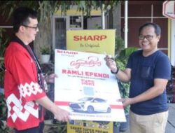 Sharp Serahkan 3 Unit Mobil Ke Pemenang Promo SLD Sumo Hoki