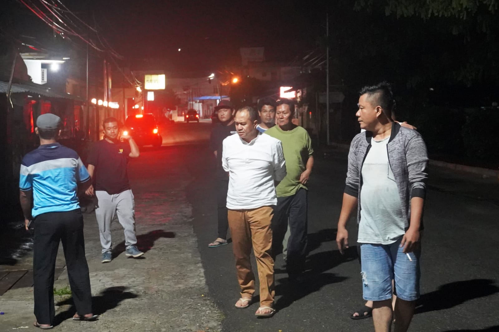 Bupati Batu Bara Ir.H.Zahir M.AP tanggapi keluhan warga terkait banjir di Lima Puluh, Senin (26/9/2022).beritasore/alirsyah