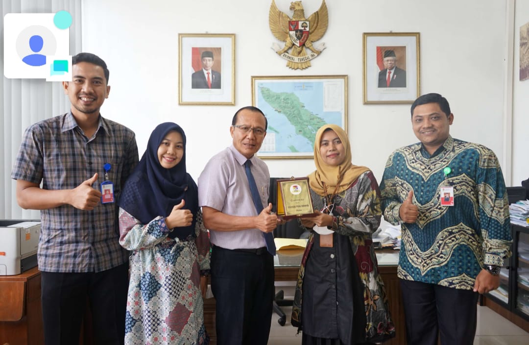 Wakil Dekan Fakultas Agro Teknologi Unpri Suratni Afrianti ST MSi didampingi Kepala Prodi Agroteknologi Dr. Bayu Pratomo SST MP, Kepala Prodi Agribisnis Nur Ariyani Agustina SST MSi dan PIC Kerja Sama Akbar Arlandes Simanjuntak SST MP usai melakukan penandatanganan MoU dengan Kepala Bahagian Umum PT Socfindo Indonesia Ir Sugihartana. beritasore/ist