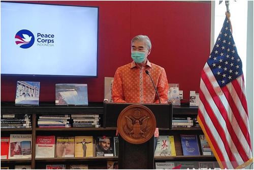 Dubes Amerika Serikat untuk Indonesia Sung Y Kim saat acara Peace Corps Indonesia di Kedutaan Besar AS, Jakarta, Rabu (5/9/2002). (ant)