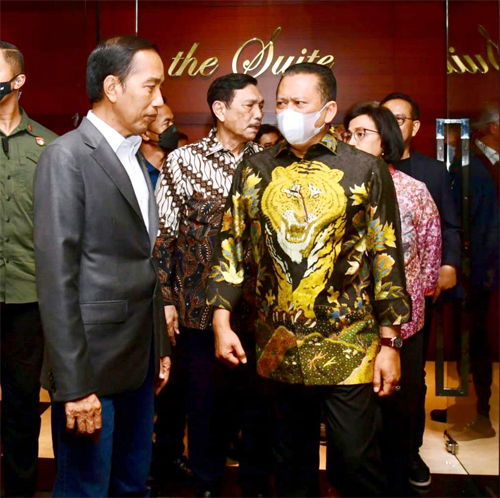 Presiden Joko Widodo (kiri) bersama Ketua MPR RI Bambang Soesatyo (kanan).beritasore/Ist