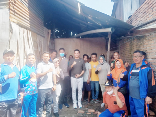 Foto bersama usai melakukan peletakan batu pertama pembangunan beda rumah di Desa Paya Geli Dusun 2. Beritasore/ist