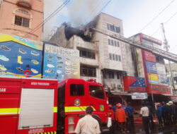 Toko Sepatu Pasar Sambu Ludes Terbakar