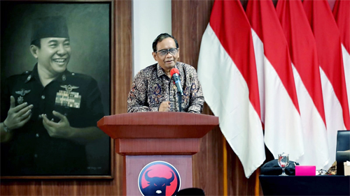 Menteri Koordinator Politik Hukum dan Keamanan (Menkopolhukam) Prof.Dr. Mahfud MD menyampaikan dalam Forum Group Discussion dengan tema “Reformasi Sistem Hukum Nasional: Pendekatan Ideologi, Konstitusi dan Budaya Hukum” digelar DPP PDI Perjuangan (PDIP) di Sekolah Partai, Lenteng Agung, Jakarta Selatan, Kamis (13/10/2022).beritasore/ist