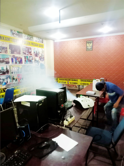 Petugas saat melakukan pemogingan di ruangan Intel. Beritasore/ist