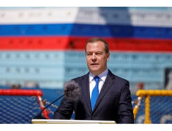 Mantan Presiden Rusia Masuk Daftar Orang Dicari Ukraina