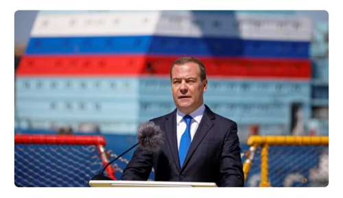 Dmitry Medvedev, Wakil Ketua Dewan Keamanan Rusia, menyampaikan pidato dalam upacara Hari Pembuat Kapal di Saint Petersburg, Rusia, pada 29 Juni 2022. (rtr)