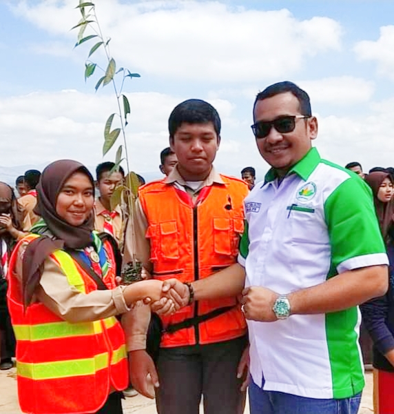 Ketua Umum Walantara Sumut Chalik S Pandia, SH, STh saat acara penanaman sejuta pohon.beritasore/ist