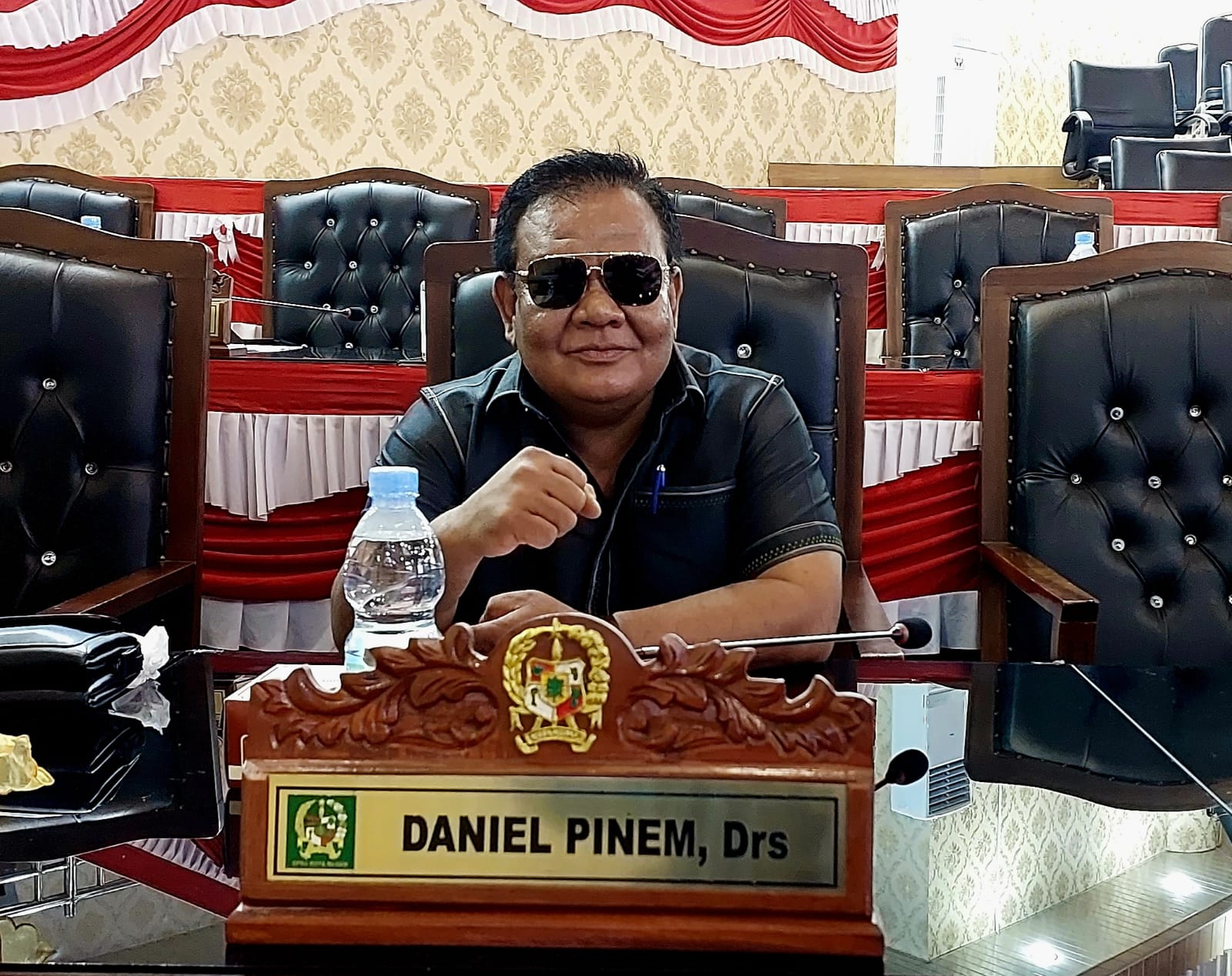 Harapan itu disampaikan sekretaris Fraksi PDI P DPRD Medan Drs Daniel Pinem saat membacakan pemandangan umumnya terhadap pengusul DPRD Medan atas Ranperda tentang penyelenggaraan dan perlindungan anak di Kota Medan dalam rapat paripurna dewan di gedung dewan, Senin (17/10/2022). beritasore/Ist