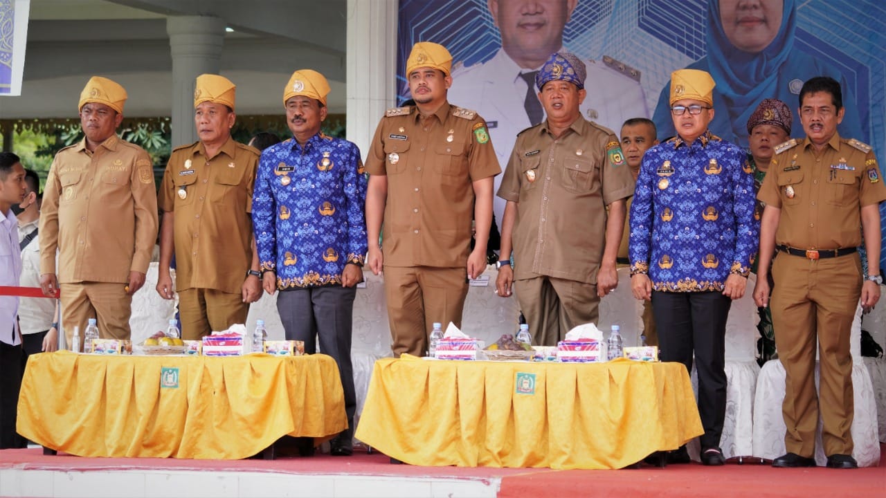 Plt Bupati Langkat bersama Walikota Medan, Muhammad Bobby Afif Nasution SE MM dan sejumlah kepala daerah lainnya di Sumut, di Alun - Alun T Amir Hamzah Stabat, Langkat, Senin (17/10/2022). beritasore/ist