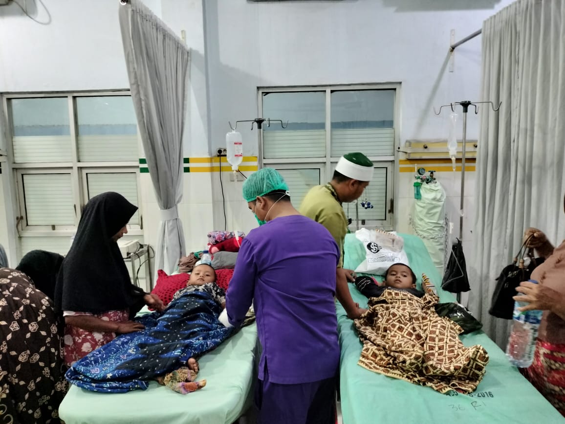 Anak-anak diduga keracunan makanan setelah makan sate keliling.beritasore/dok