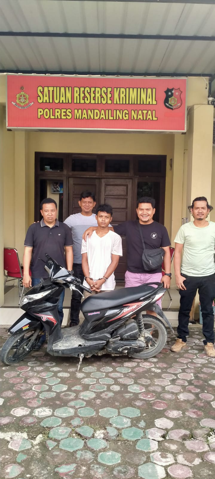 Pelaku curanmor diciduk dan diamankan Honda Beat BB 3169 RT untuk diproses lebih lanjut. beritasore/dok