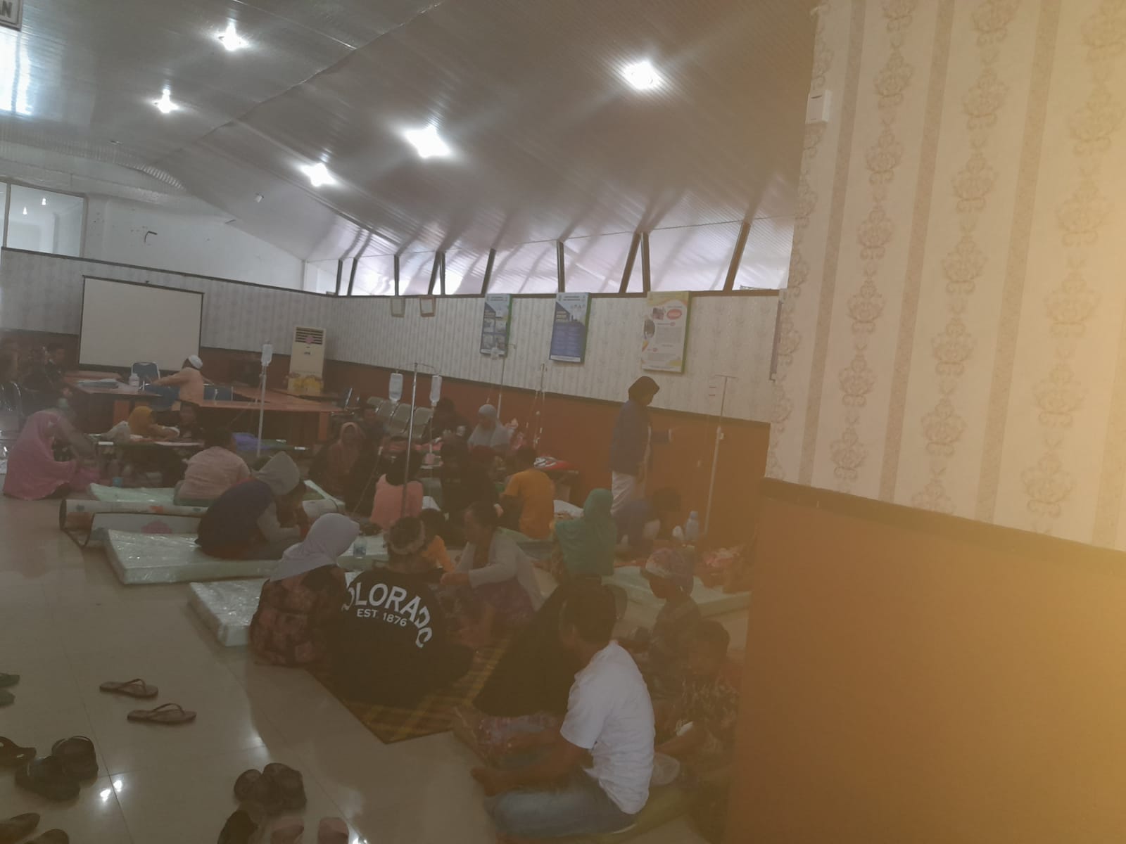 Karena kapasitas RSUD sangat terbatas, ruangan lantai 2 RSUD Panyabungan 'disulap' jadi ruang rawat inap. beritasore/Irham Hagabean Nasution