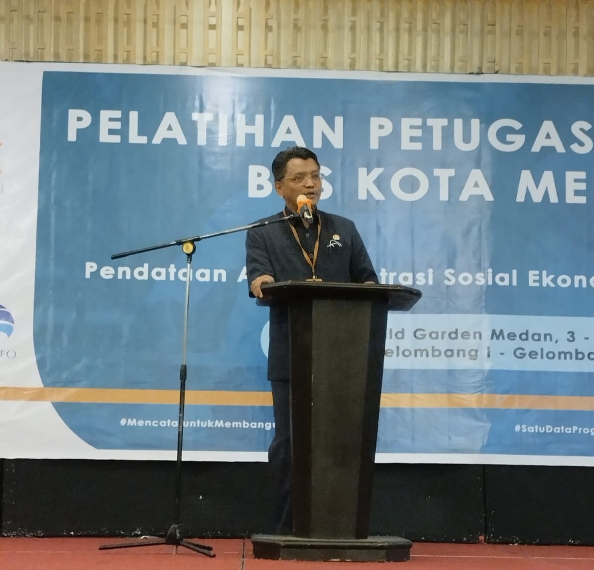 Kepala BPS Sumut Nurul Hasanudin pada acara Pelatihan Calon Petugas Pendataan Awal Registrasi Sosial Ekonomi 2022 di Hotel Emerald Garden Medan, Senin (3/10/2022). beritasore/ist