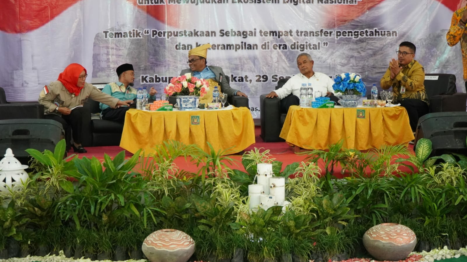  Pembukaan Talkshow Peningkatan Index Literasi Masyarakat (PILM) Kabupaten Langkat, di Aula Syekh H Muhammad Ziadah Kampus STAI Jam'iyah Mahmudiyah, Kecamatan Tanjung Pura, Kamis (29/9/2022). beritasore/ist
