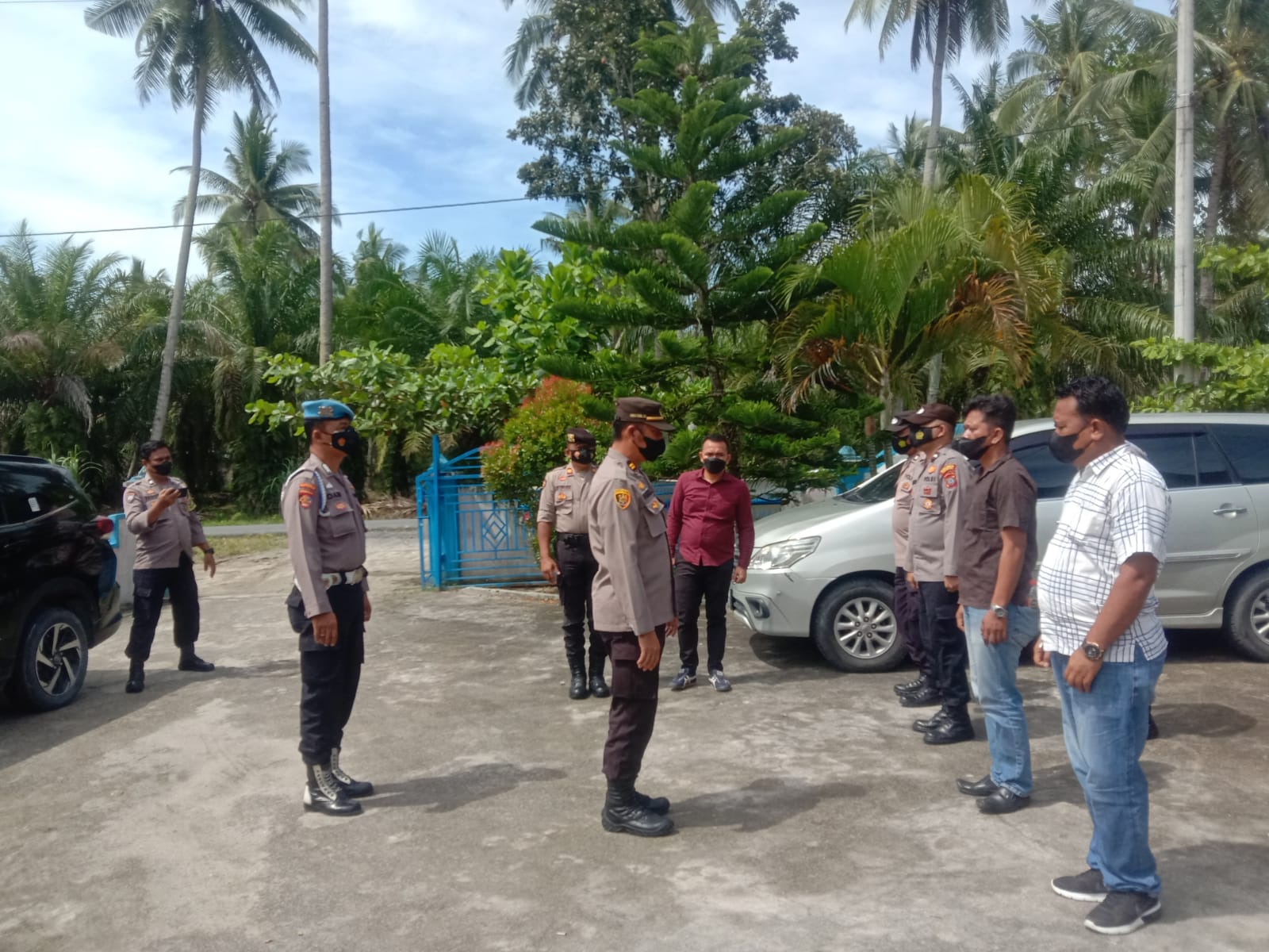 Waka Polsek Labuhan Ruku IPTU Ahmad Fahmi SH pimpin Apel Cipta Pilkades Kondusif di Desa Pematang Rambai Kec.Nibung Hangus Kab Batu Bara, Kamis (6/10/2022).beritasore/alirsyah