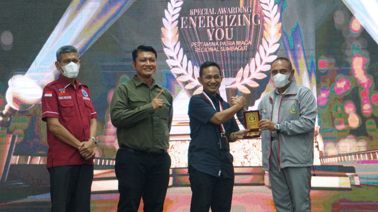 Gubsu Edy Rahmayadi bersama Direktur Marketing MURI, Awan Rahargo dan d Executive General Manager PT Pertamina Patra Niaga Regional Sumbagut, Putut Andriatno  di Kantor Pertamina Patra Niaga Regional Sumbagut, Medan, Kamis (6/10/2022). beritasore/ist