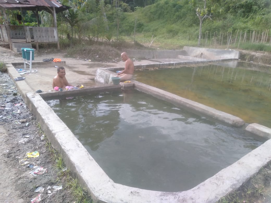 Tempat pemandian air panas Siabu. beritasore/irham hagabean nasution