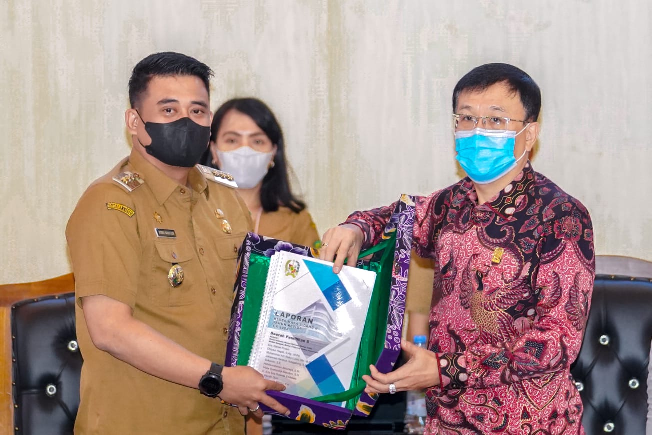 WaIi Kota Medan Bobby Nasution dalam Rapat Paripurna dengan Agenda Penyampaian Laporan Hasil Reses Kedua Anggota DPRD Tahun 2022 Daerah Pemilihan I s/d V di Gedung DPRD Medan, Senin (10/10). Beritasore/ist