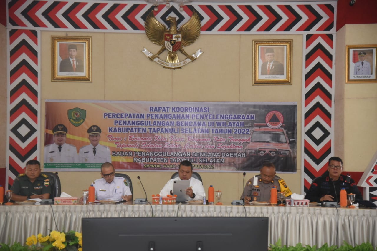 Rakor Percepatan Penanganan Penyelenggaraan Penanggulangan Bencana tahun 2022 di Aula Sarasi, Lantai III, Kantor Bupati Tapsel, Rabu (12/10). beritasore/Birong RT