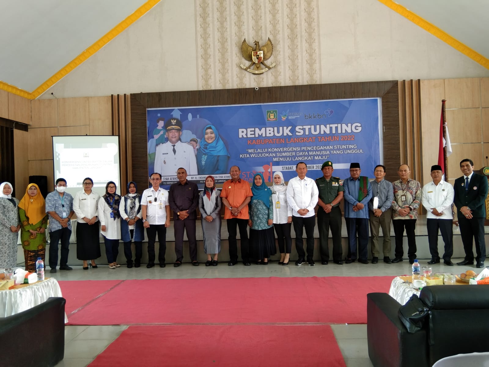 Plt Bupati Langkat H Syah Afandin SH membuka acara Rembuk Stunting  2022, di Pendopo Jentera Malay Rumah Dinas Bupati Langkat, Stabat, Rabu (12/11/2022). beritasore/ist