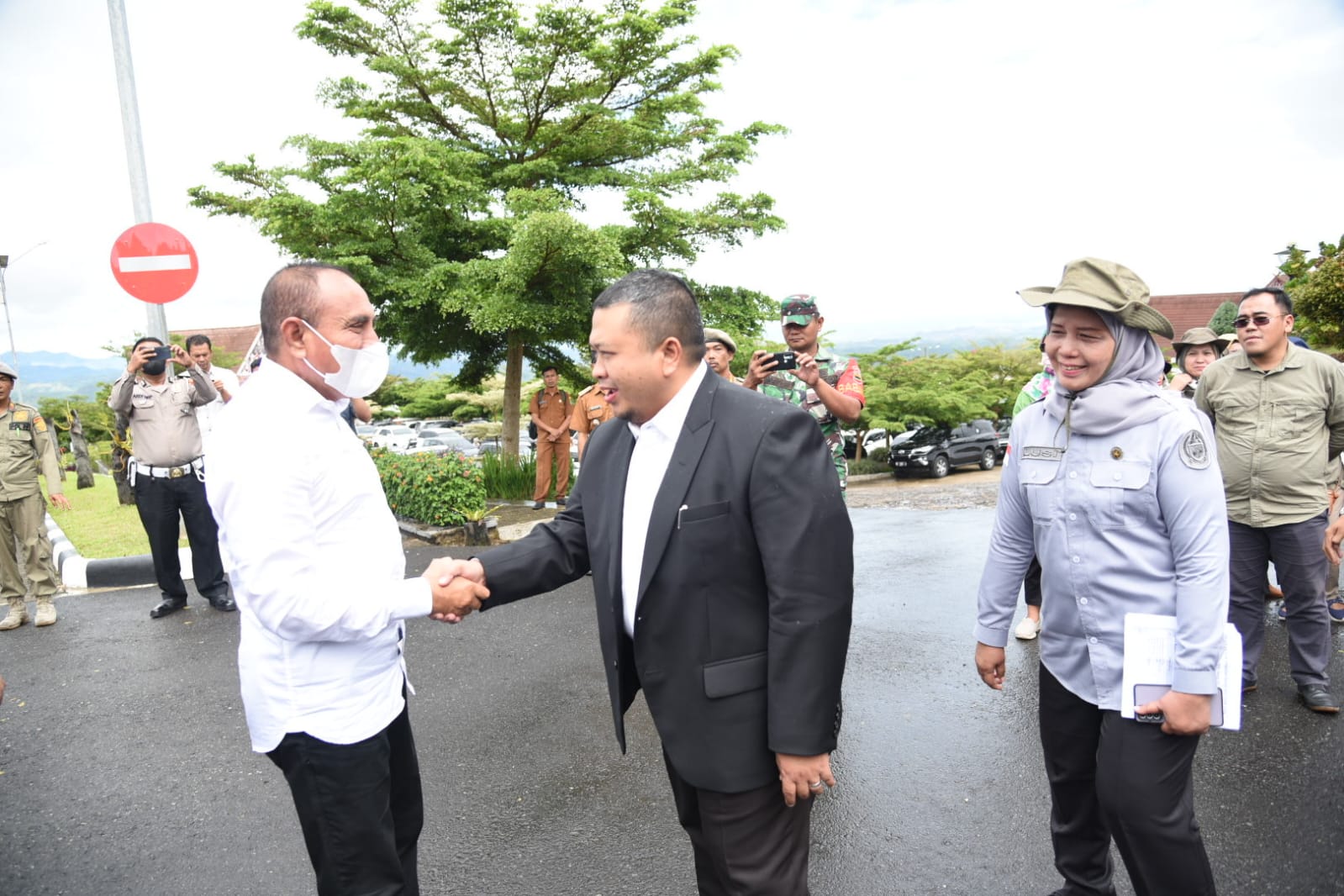 Gubernur Sumur, Edy Rahmayadi saat kunjungan di Tapanuli Selatan di Gedung Serba Guna Sarasi, Komplek Perkantoran Pemkab Tapsel, Sipirok, Sabtu (15/10). beritasore/Birong RT