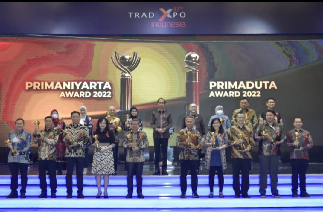 Bio Farma menerima penghargaan pada ajang Trade Expo Indonesia ke 37 di Tangerang kemarin. beritasore/ist