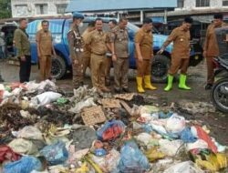 Bupati Agara Tinjau Sampah Menumpuk Di Pasar Terpadu