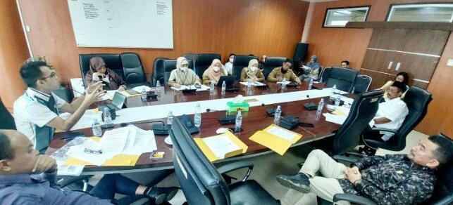 Rapat Dengar Pendapat (RDP) Komisi III dengan Dinas Kesehatah dan Balai POM di ruang komisi III gedung DPRD Medan, Selasa (15/10/2022).